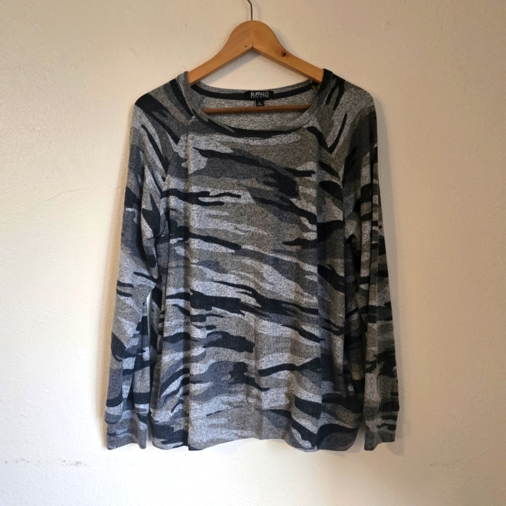 Buffalo Women's Top Crew Neck Size XL